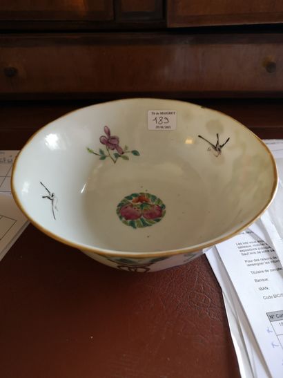  CHINA Porcelain bowl, polychrome decoration...