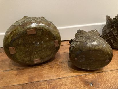 null 
Set of 3 brass planters or pot holders. H: 15 to 20 cm, a modern metal duck...