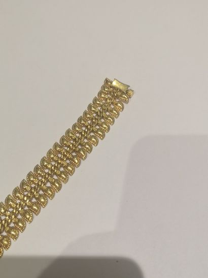null Bracelet en or 750°/°° à décor de feuilles

Poids net : 23,20 g.