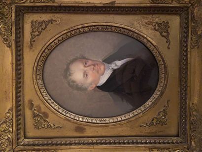 null 
Ecole française, 1er tiers du XIXème siècle

Portrait d'homme 

Miniature ovale 

Accident...