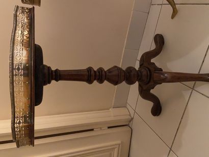 null 
Guéridon tripode en bronze doré 




Style XIXème siècle 




Hauteur : 60...