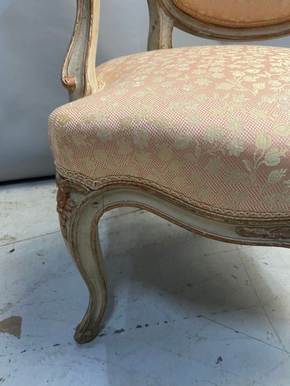 null Convertible armchair Louis XV style

87 x 57 x 54 cm 

(sold as is)

(FURNITURE...