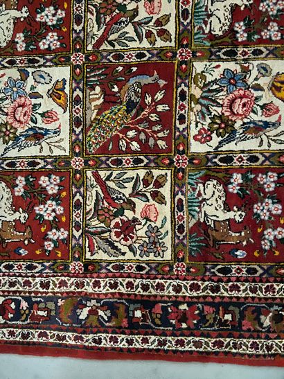 null Ensemble de tapis dont : 

tapis à décord d'animaux à fond rouge

172 x 116cm...