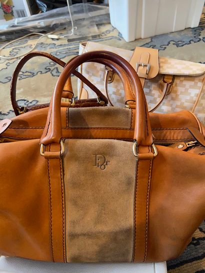 null Lot de sacs vintage dont 

un sac Dior (état moyen), un sac Lancel (état moyen),...