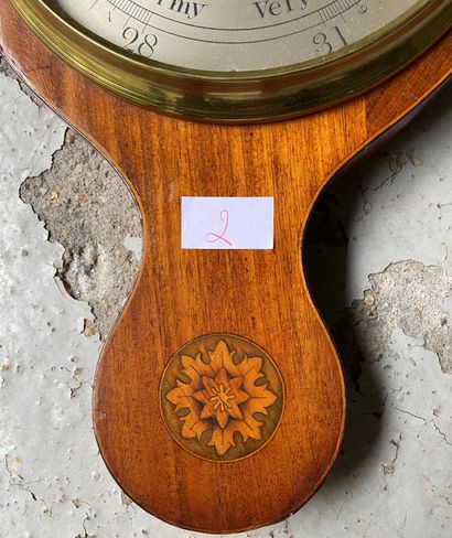 null Baromètre anglais 

fin XIXème, début XXème siècle 

H: 98 cm 

(vendu en l...