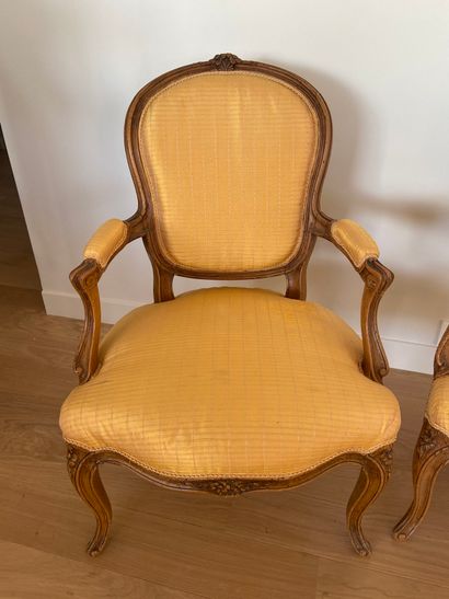 null Pair of Louis XV style armchairs in natural wood with flowers decoration, yellow...