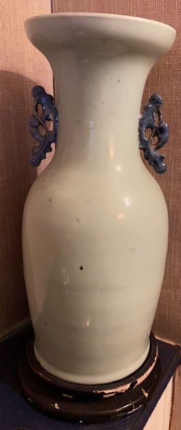 null Oval-shaped vase with celadon base

China

H. : 41.5 or 45(base) cm

A very...