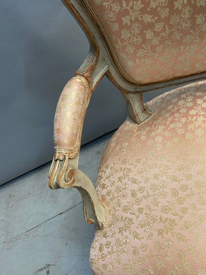 null Convertible armchair Louis XV style

87 x 57 x 54 cm 

(sold as is)

(FURNITURE...