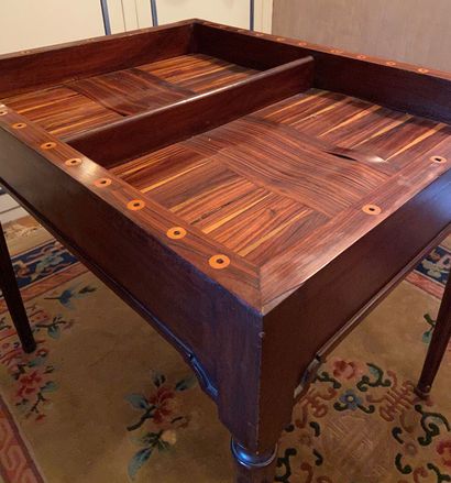 null Tric trac table in rosewood veneer 

Late Louis XVI period 

 77 x 60.5 x 70...