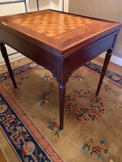 null Tric trac table in rosewood veneer 

Late Louis XVI period 

 77 x 60.5 x 70...