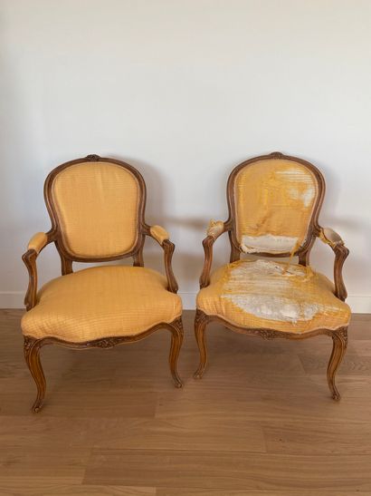 null Pair of Louis XV style armchairs in natural wood with flowers decoration, yellow...