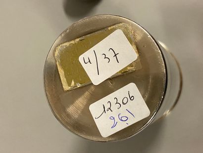 null 
2 Shakers en métal argenté 




H : 22 et 24 cm 




(vendu en l'état)
