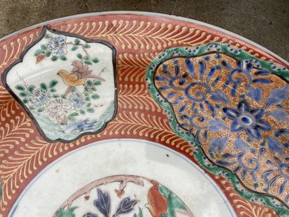 null Porcelain dish with polychrome decoration of birds and foliage scrolls in medallions.

diam...