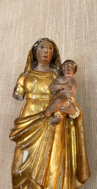 null Groupe en bois sculpté, laqué et doré 

Vierge à l'enfant 

(accidents et manques)...