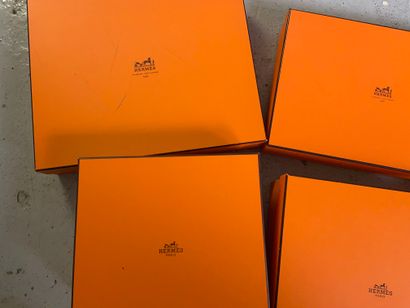 null 
lot de 5 boites de couleur orange




(vendu en l'état)
