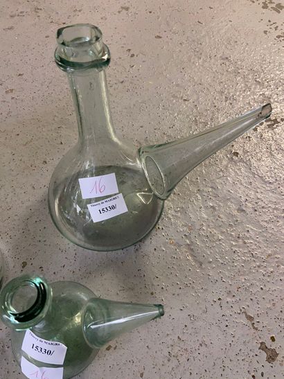 null Set of 5 decanters to decant

H: 34 cm for the largest

(Accidents)

(sold as...