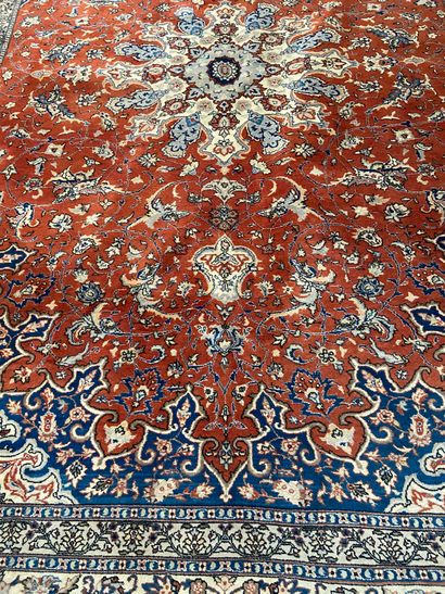 null 
Carpet with orange and cream background with scroll decoration

243 x 336 cm

(stains,...