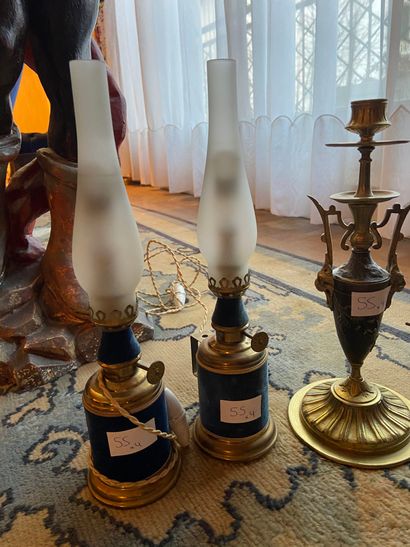 null Set of two pairs of lamps : 

- pair of lamps lined with blue velvet (H: 32...