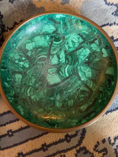 null Batch of various Asian objects including 

cup imitation malachite (22,5cm),...