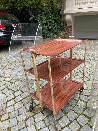 null Two shelves and a rolling table on wheels

(sold as is)

(FURNITURE STORAGE...