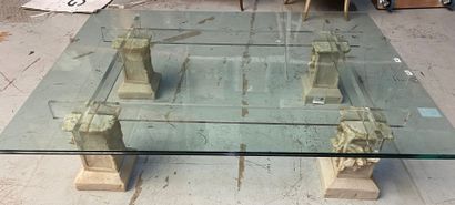 null Table basse en verre, 4 pieds support en pierre

Dim : 120 x 160 cm 

(vendu...