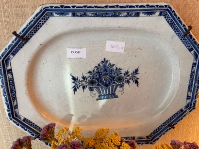 null Earthenware set with two planters (diam 17 and 15,5), an octagonal dish with...
