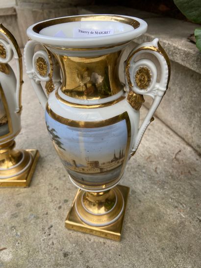 null Lot including a pair of porcelain vases from Paris, 2nd half of the 19th century....