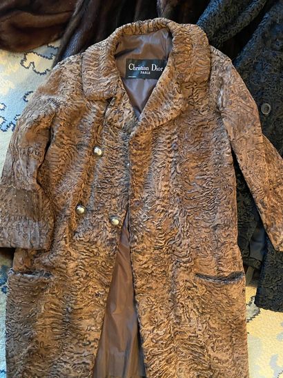 null Lot of three coats including : 

- astrakan Pering

-black astrakhan fur leather...