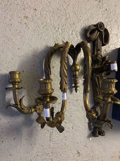 null Set of sconces and bronze elements

H: 46 and 30 cm

(sold as is)