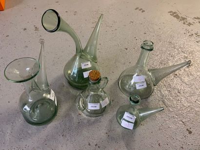 null Set of 5 decanters to decant

H: 34 cm for the largest

(Accidents)

(sold as...