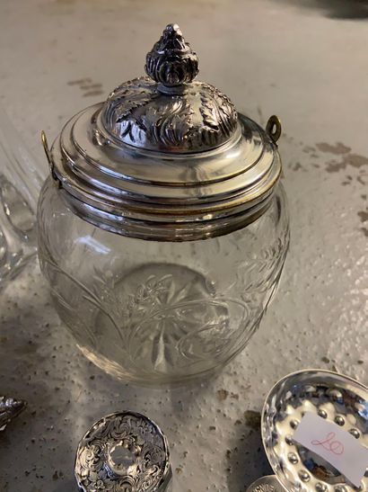 null Strong batch in silvery metal including a carafe, an ice bucket, napkin rings,...