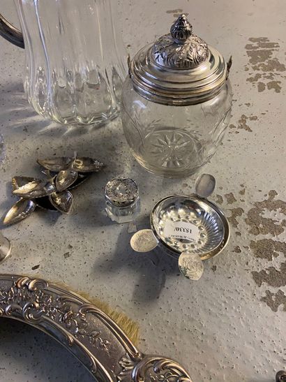 null Strong batch in silvery metal including a carafe, an ice bucket, napkin rings,...