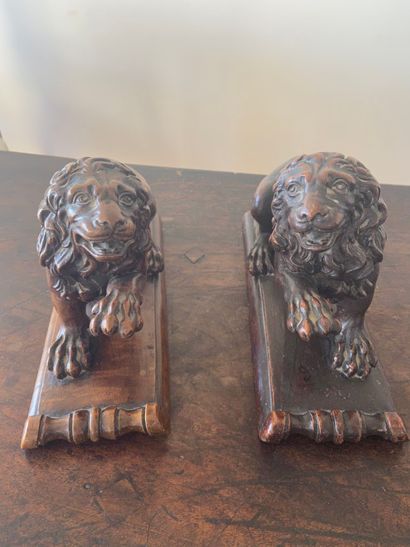 null Deux serres livres représentant un lion en bois sculpté 

29 x 11 x 20 cm

(vendu...