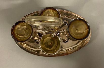 null 
Suite of 4 egg cups and 4 spoons and their display in silvery metal. 




Signed...
