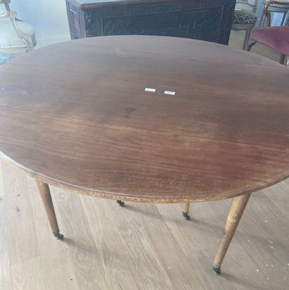 null Table ronde de salon en bois naturel sur roulette pliable 

Diam : 124 cm

(vendu...