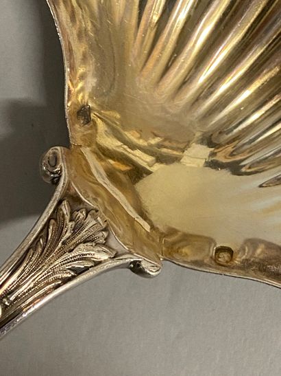 null 
Sprinkling spoon, silver handle, fluted and acanthus, punch Old man's mark




A...