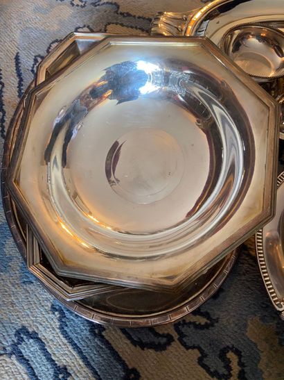 null Strong batch of silver plated metal including : 

silverware, cups, covered...