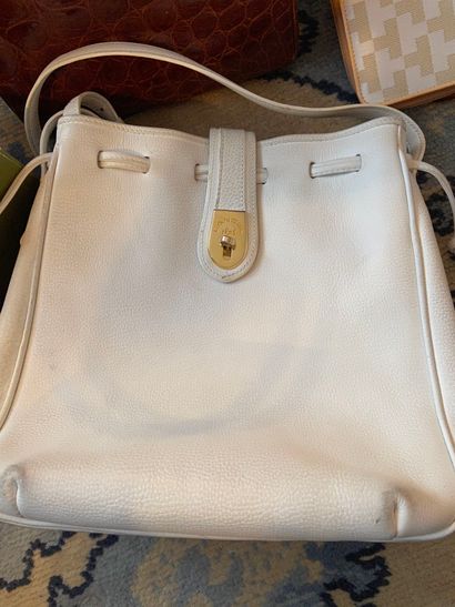 null Lot of vintage bags including 

one Dior bag (average condition), one Lancel...