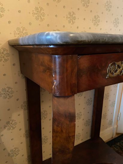null Small console made of wood and veneer with claw base 

(skip plating) 

Restoration...