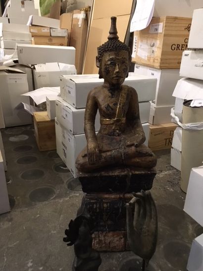 null Lot of about 10 carved wood, bronze and gilded Buddhas_x000D

Asian work_x000D_

Accidents,...