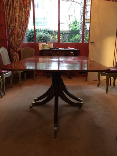 null Mahogany veneer dining table with double legs_x000D_

English work_x000D_

74...