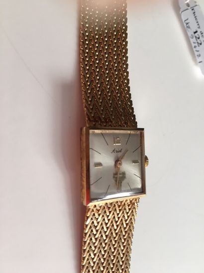 null 
Gold bracelet watch, dial signed Ariel. Sold as is

PB : 40 g.
