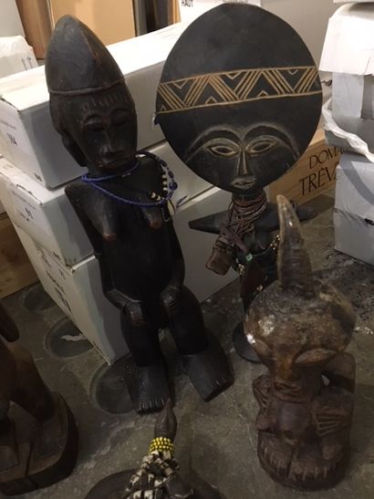 null Set of sculptures, modern African work_x000D_

Some accidents and missing_x000D_

Lot...