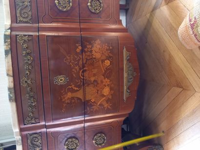 null Wooden chest of drawers with ormolu ornamentation_x000D_.

Transition style_x000D_

Size:...