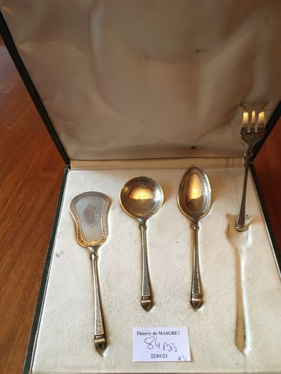 null 
Silverware : silver plate (192 g), 4 silver candy cutlery (case) (88g), small...