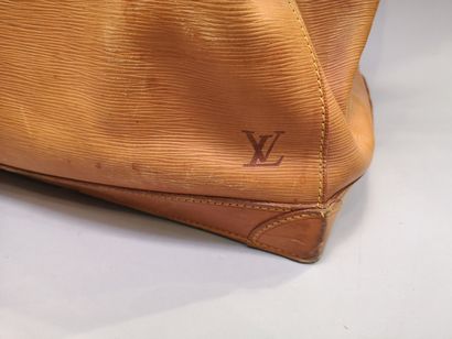 null LOUIS VUITTON, Circa 1980. Sac « Steamer Bag » 55 cm en cuir épi Winnipeg Sable,...