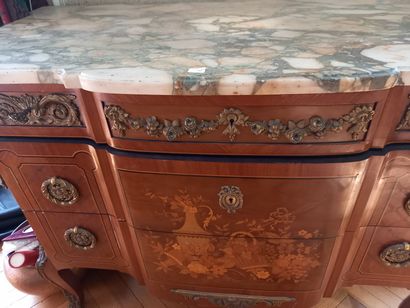 null Wooden chest of drawers with ormolu ornamentation_x000D_.

Transition style_x000D_

Size:...