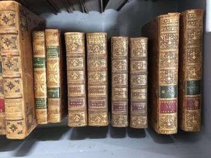 null 
2 manettes de volumes reliés : Mémoire de Berwick, Spectacle de la Nature,...