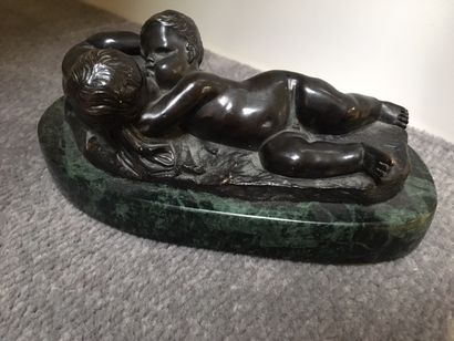 null Couple de putti, bronze, socle en marbre, vers 1900

Long : 19 cm