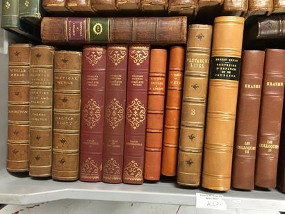 null 
1 caisse et 1 manette de volumes reliés et livres d’art dont Erasme, Histoire...
